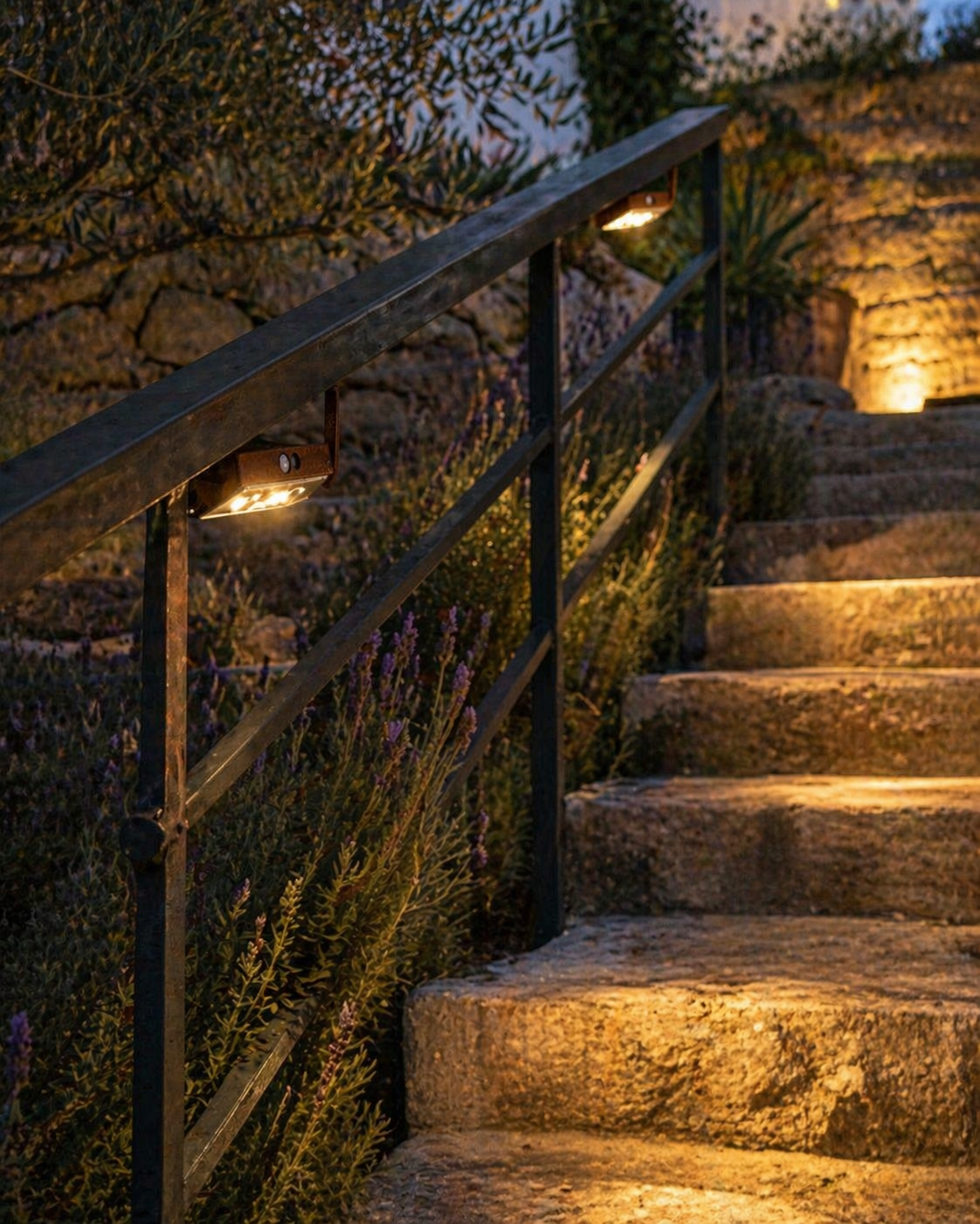 Solar-Wandleuchte Cortenstahl mit Sensor | Handgefertigt