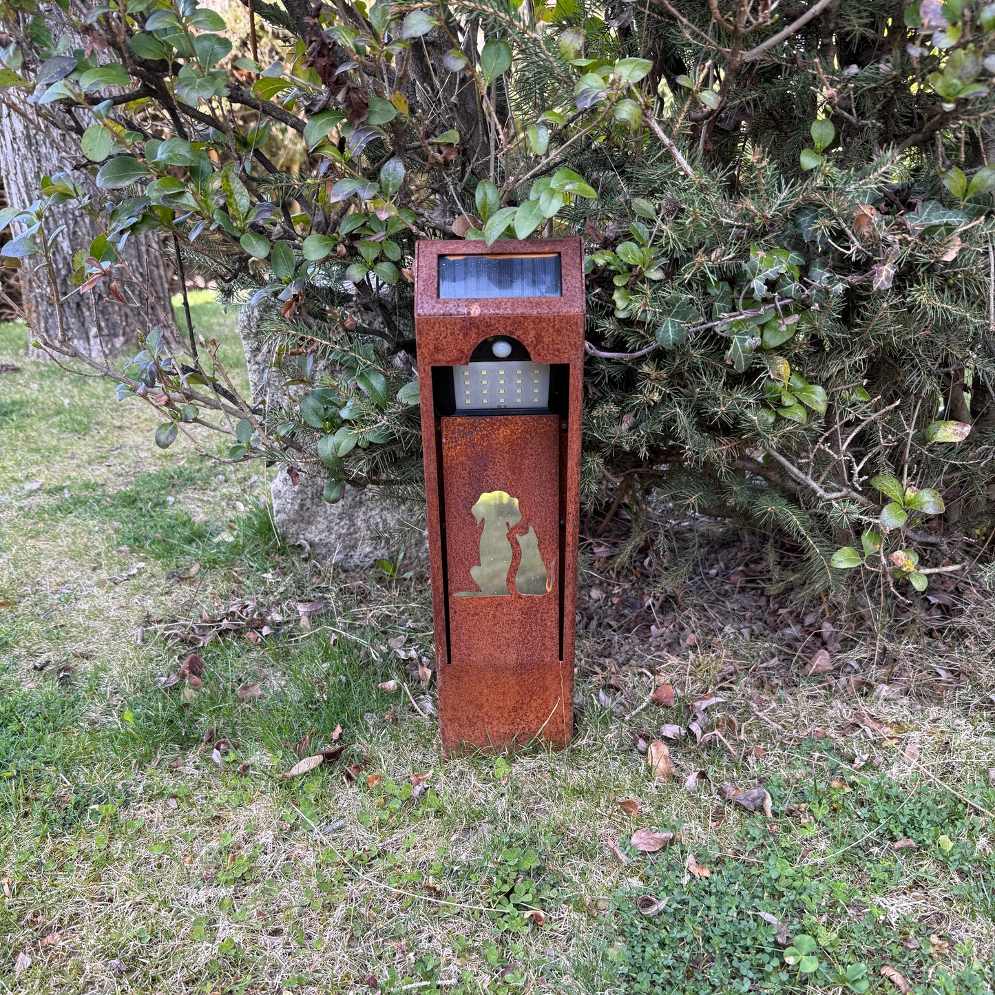 Natural rust Corten solar garden light. Outdoor bollard or beacon with motion sensor. Wireless. Warm white light.