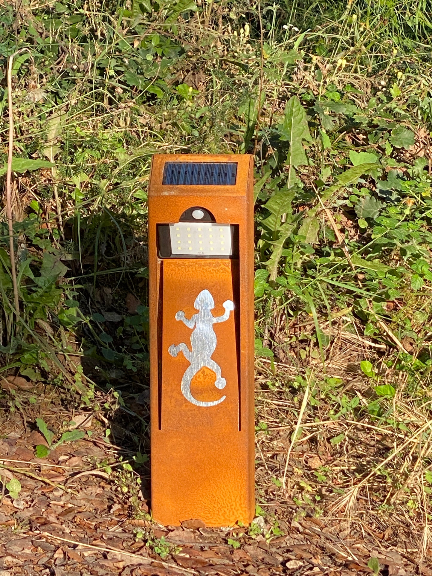 Natural rust Corten solar garden light. Outdoor bollard or beacon with motion sensor. Wireless. Warm white light.